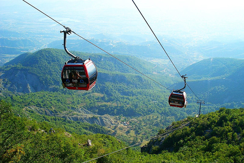 Excursão a pé por Tirana e teleférico para Dajti / com ingresso incluído