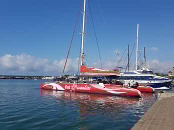 Cambrils/Salou: Coastline Catamaran 3h with drinks ,bed