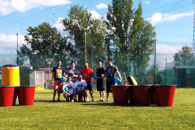 Praga: dardos gigantes y juego de Beer Pong gigante