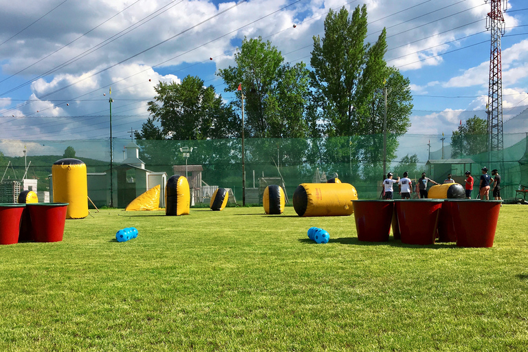 Praga: Giant Foot Darts i Giant Beer Pong Game