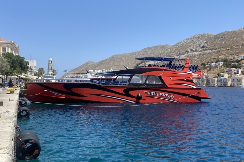 Rhodos: met speedboot naar het eiland Simi en St. George BayStap aan boord van de boot in de haven van Mandraki in Rhodos