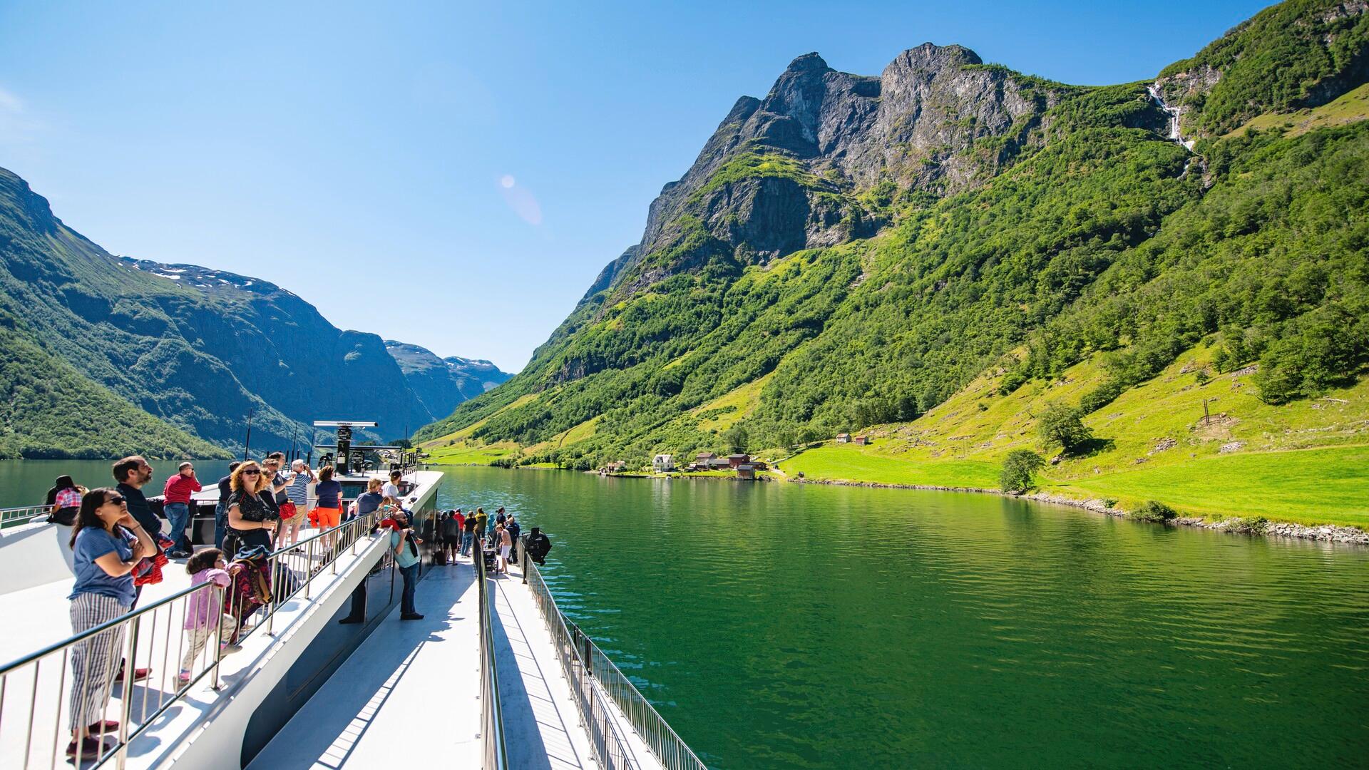 2-tägige private Tour mit Flåm-Bahn, Hardagerfjord und Kreuzfahrt