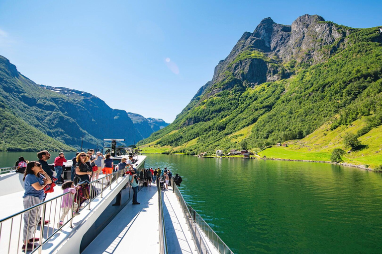 From Bergen: Day Trip with Flam Railway and Fjord Cruise