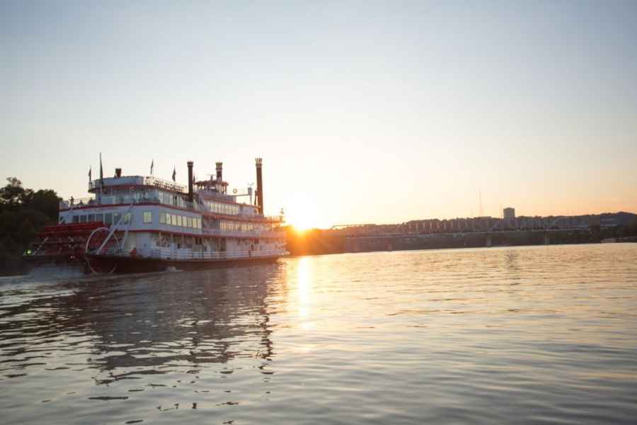 Cincinnati: Flussbootfahrt mit Mittagessen und Unterhaltung. Foto: GetYourGuide