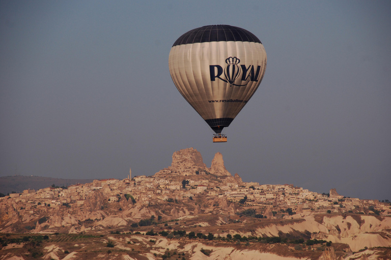 Cappadocië HotAirBallonvaart bij zonsopgang in Fairychimneys