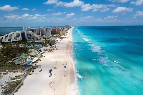 Riviera Maya: Shopping Half Day Trip to Cancun