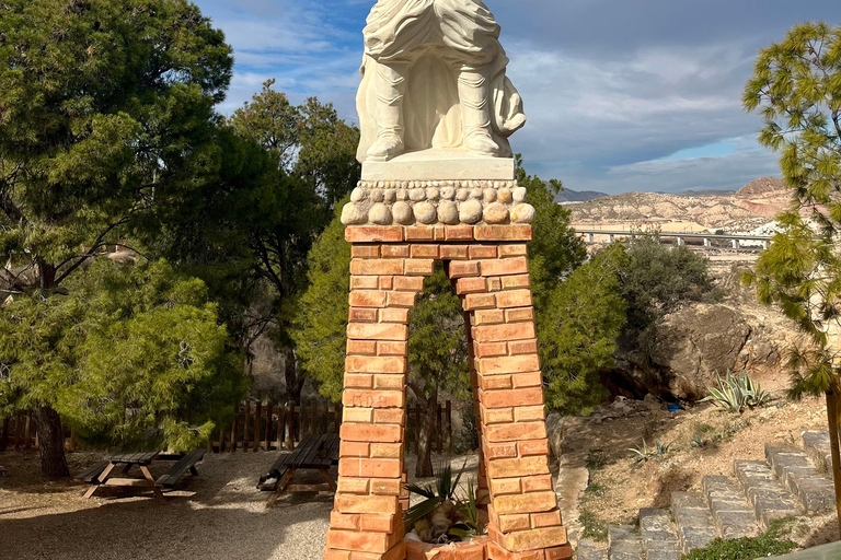 Visite de Bodegas Viejas avec dégustation + Château de La Mola
