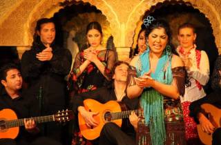 Sevilla: Halbtägige Flamenco & Tapas Nacht