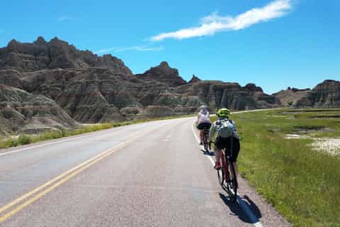 Rapid City: Badlands National Park Bike Tour with Lunch