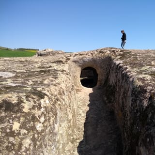 Desde Cagliari: Excursión de un día a las Casas de Hadas Domus de Janas