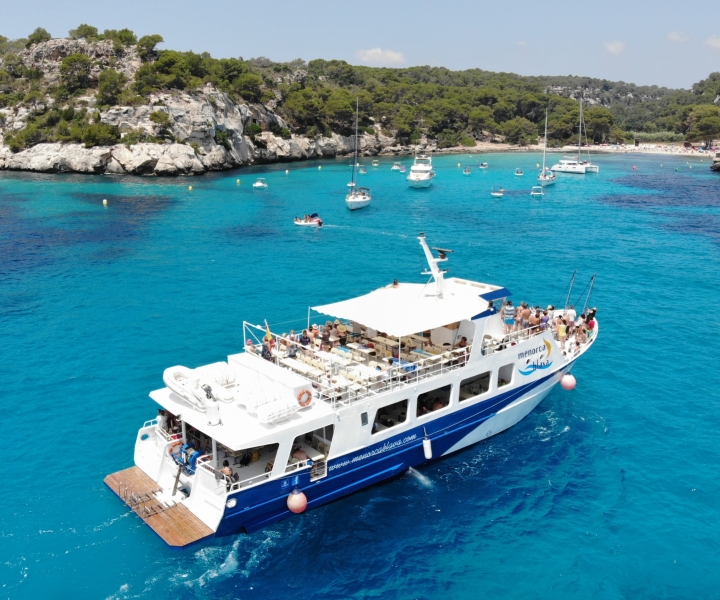 Menorca: Passeio de Barco Enseadas Naturais e Praias com Paella