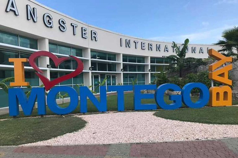 Från Montego Bay: Privat 1-vägs transfer till Ocho Rios