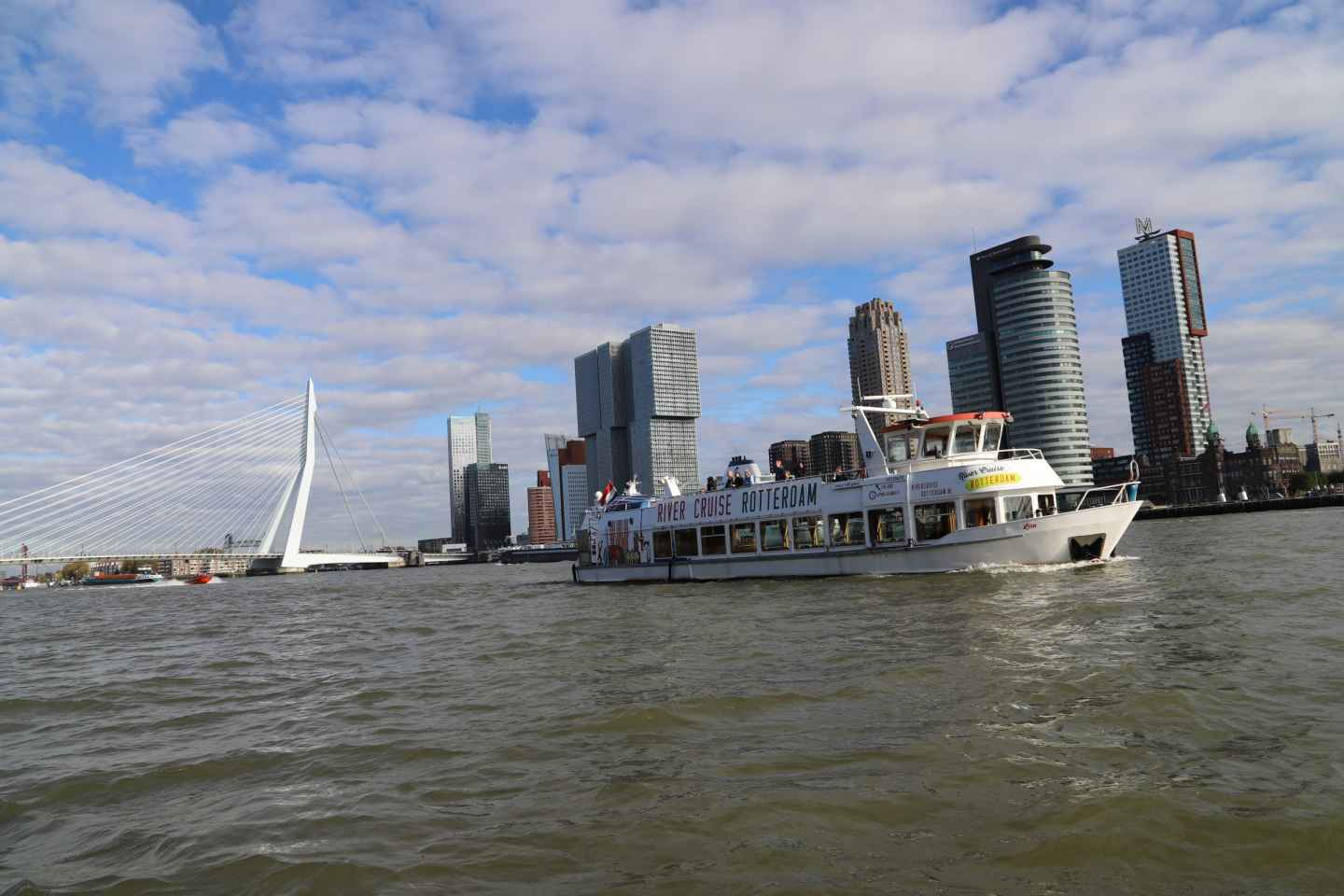 Rotterdam: 1,5-stündige Maas-Kreuzfahrt und 3-Gänge-Menü