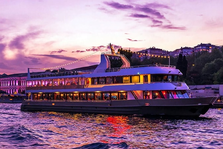 Istanbul: Bootsfahrt mit Abendessen auf dem BosporusDinner-Bootsfahrt mit alkoholischen Getränken
