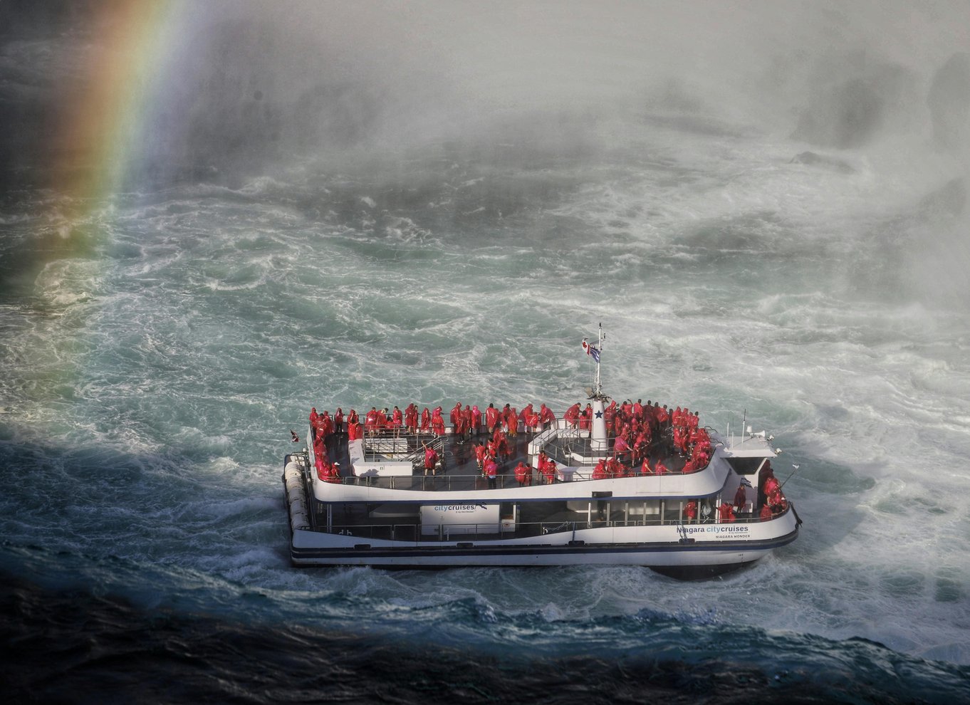 Toronto: Niagara Falls Tour med guidet krydstogt og Behind The Falls