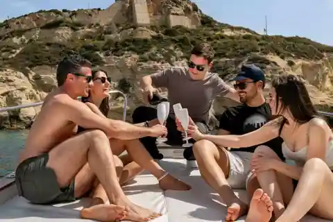 Cagliari: Tour in barca 4 soste tuffi Snorkeling e Prosecco