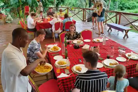 Borabora: Animal Park Guided and Bush Tour