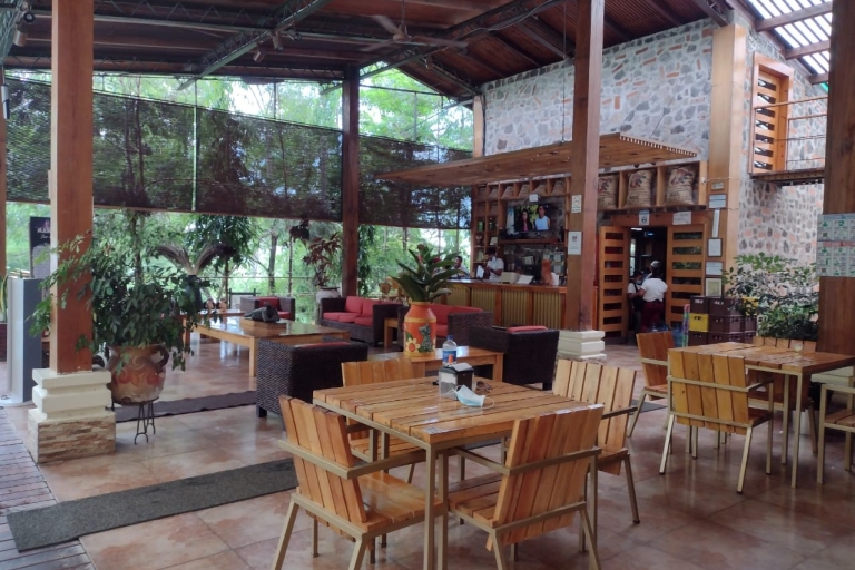 De la graine au spa : Visite de la plantation de café et de la station thermaleAu départ de San Salvador : Spa thermal et visite d'une usine de café