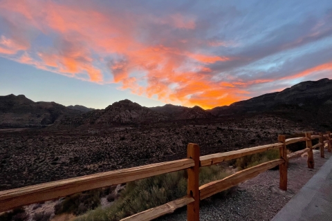 Las Vegas: wycieczka po kanionie Red Rock o zachodzie słońcaRed Rock Canyon Sunset Tour z siedmioma magicznymi górami
