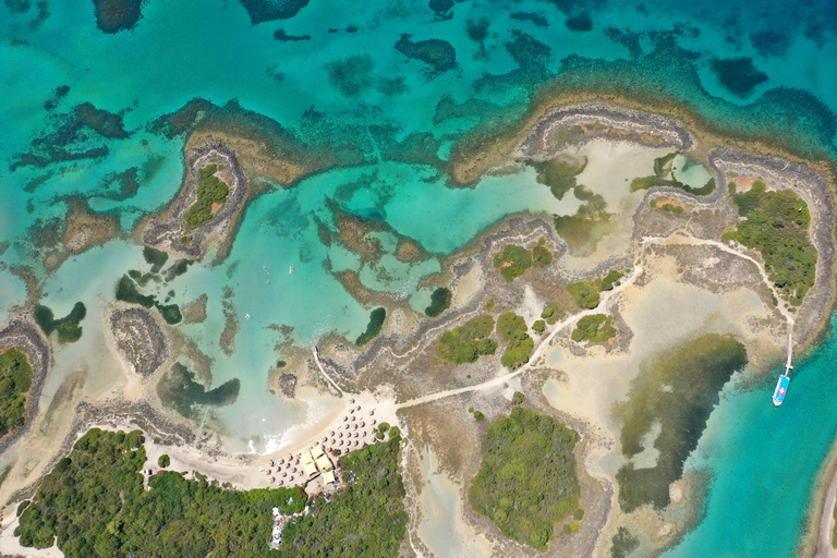 Athènes : excursion d&#039;une journée en bateau avec baignade et piscine thermaleAthènes : excursion d&#039;une journée en bateau vers les îles avec baignade