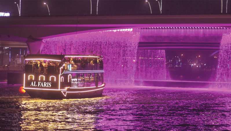 Dubai: Water Canal-Bootsfahrt & La Perle Show mit Abendessen