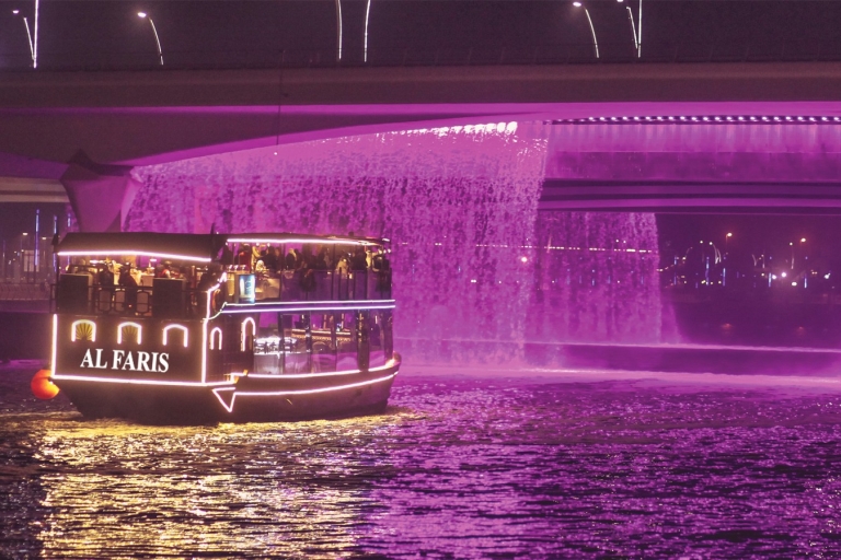 Dubai: Water Canal-Bootsfahrt & La Perle Show mit AbendessenHausgetränke ohne Abholung und Rücktransfer