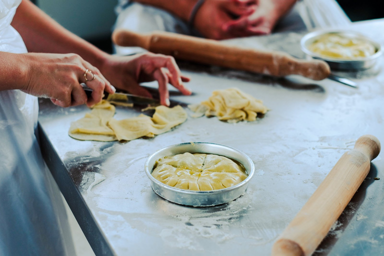 Atenas: clase de cocina griega y cena en la azotea