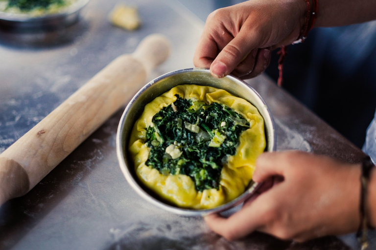 Atenas: clase de cocina griega y cena en la azotea