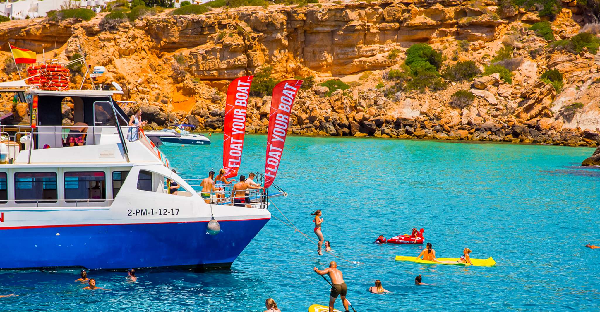 Ibiza, strandhopping cruise met paddleboard, eten en drinken - Housity