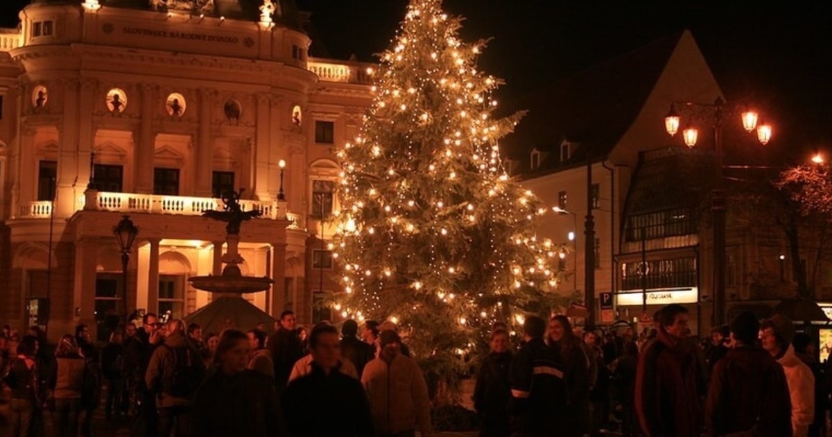 Visite du marché de Noël de Bratislava avec un guide local  GetYourGuide