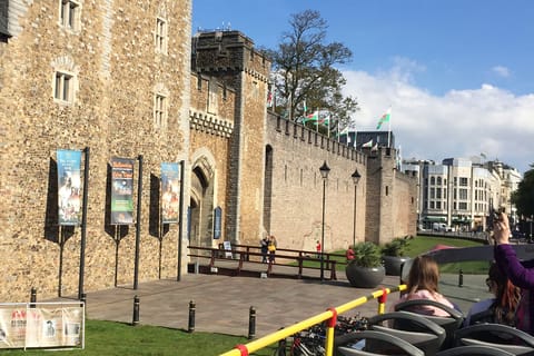 Cardiff: Tootbus Cardiff Discovery Hop-on Hop-off Tour