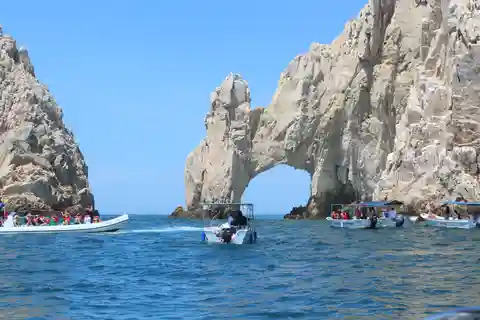 Cabo San Lucas: City Tour and Beach Day