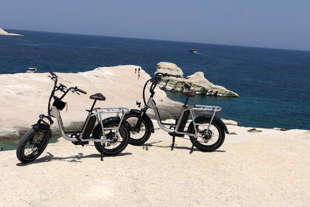 米洛斯岛：Sarakiniko 海滩半日电动自行车之旅