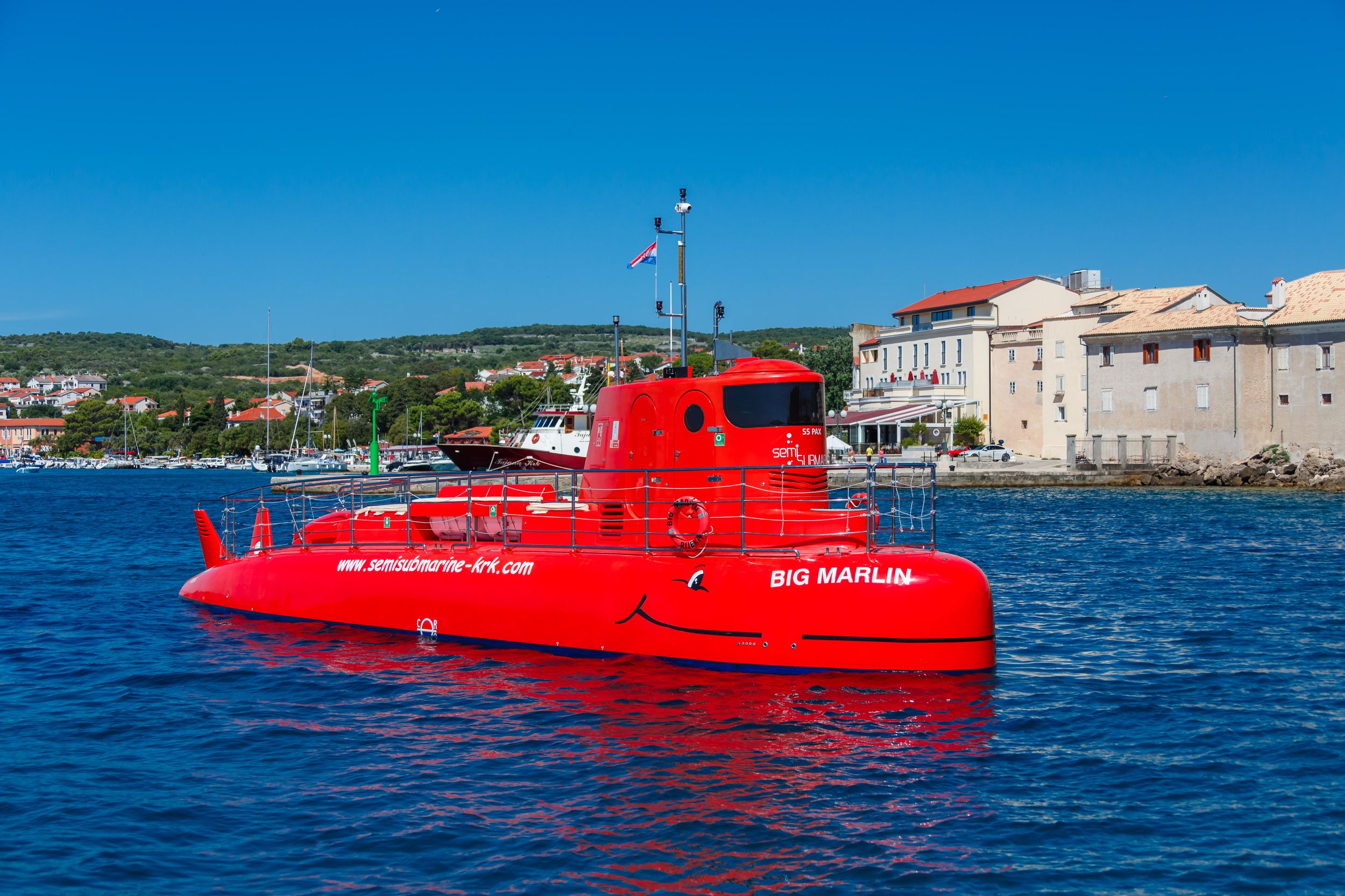 Für Familien: 45-minütige Touren mit dem Halb-U-Boot und einer Meerjungfrau