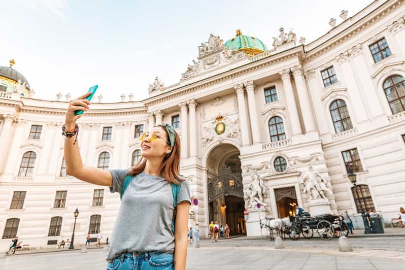 Wien: Hofburgin palatsi, Sisi-museo ja hopeakokoelmakierros | GetYourGuide