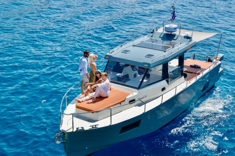 Santorini: Individuelle private Kreuzfahrt mit SkipperMaßgeschneiderte private Kreuzfahrt, 5 Stunden
