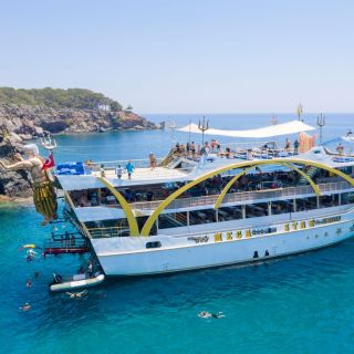 Kemer: Full-Day Boat Trip with Lunch and DJ