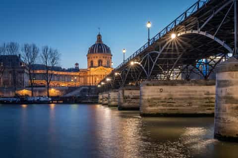 Paris: Romantic City Exploration Game for Couples