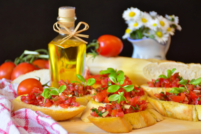 Malaga: Tapas i wycieczka po winach z pokazem flamencoMalaga: 3-godzina wycieczka z tapasami i pokazem Flamenco