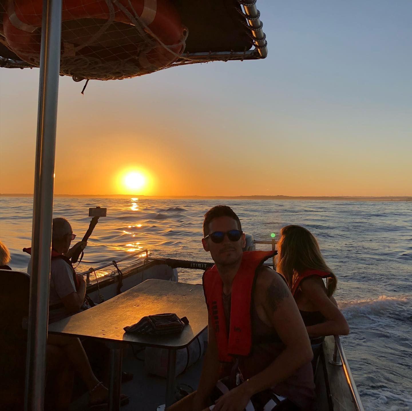 Ab Portimão: Bootstour im Sonnenuntergang mit Wein