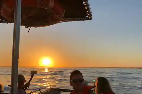 From Portimão: Sunset Boat Trip with Wine
