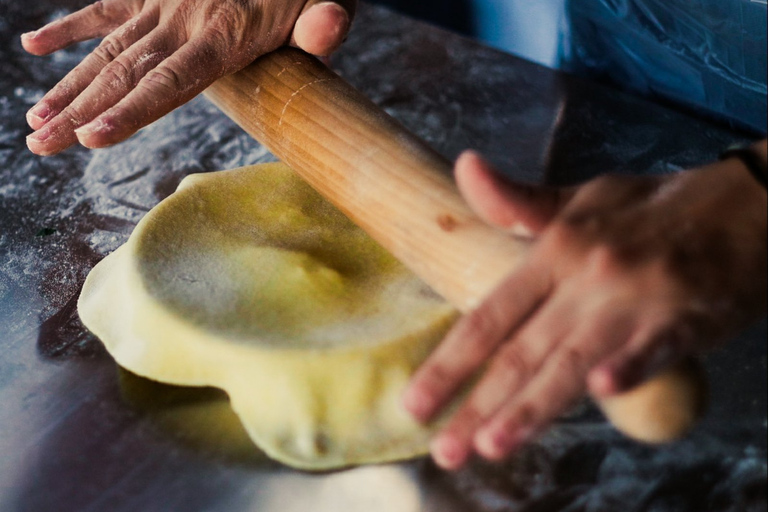 Atenas: clase de cocina griega y cena en la azotea