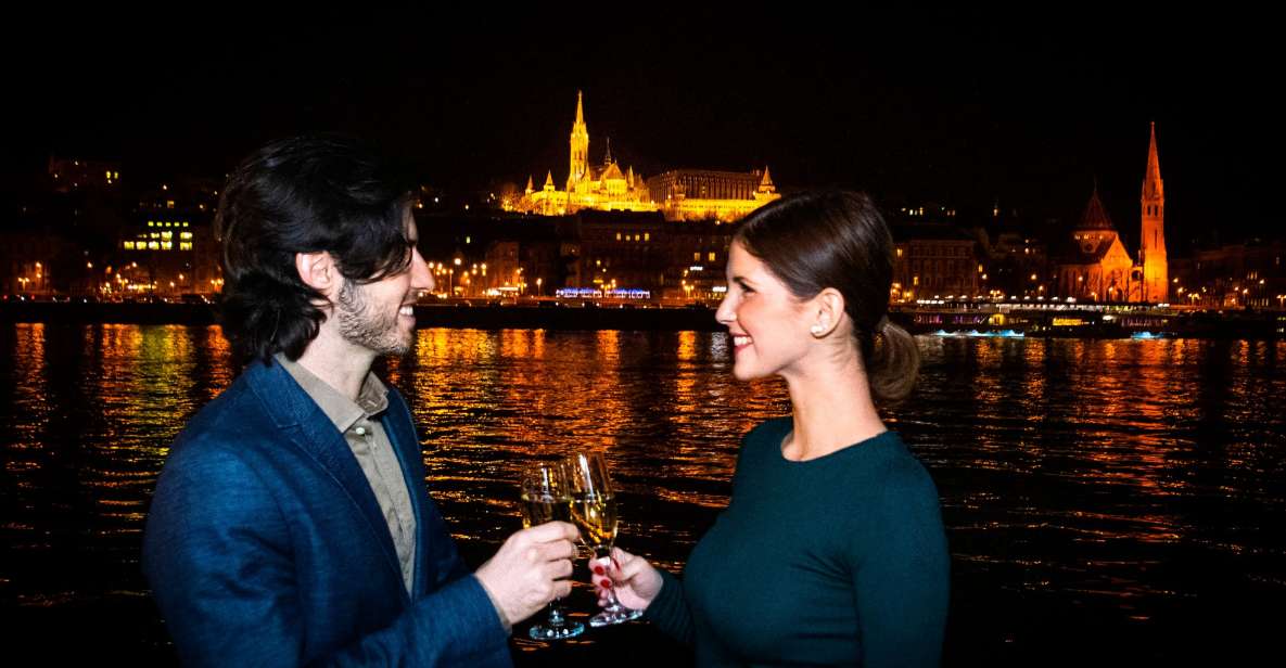 Budapest: crociera sul Danubio con cena ungherese e musica