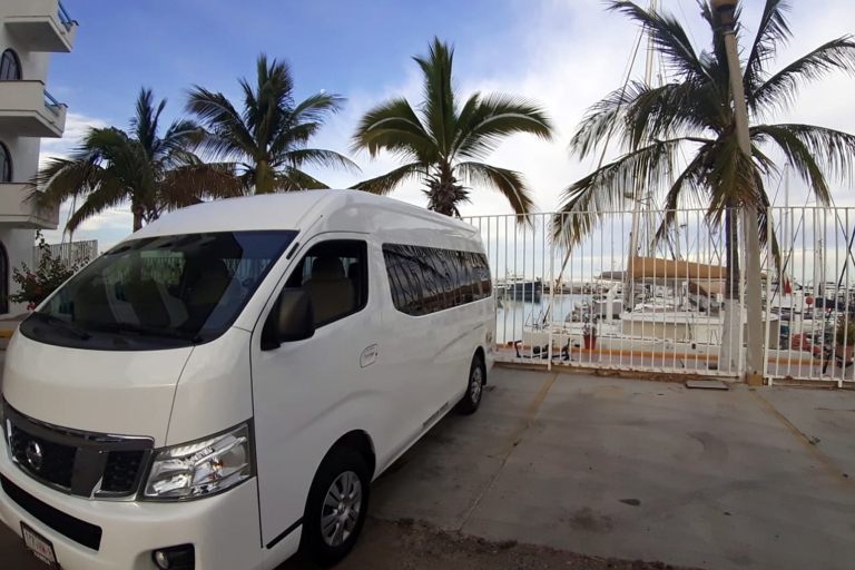 La Paz: Roundtrip Transfer to La Paz International Airport Private Roundtrip for 1 to 3 People in a Car