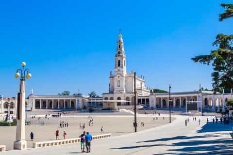 Lisbon: Fatima, Nazare & Obidos Private 8-Hour Tesla Tour