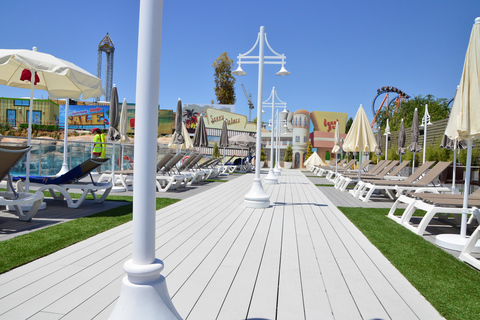 Madrid: Parque Warner Beach Entry Ticket