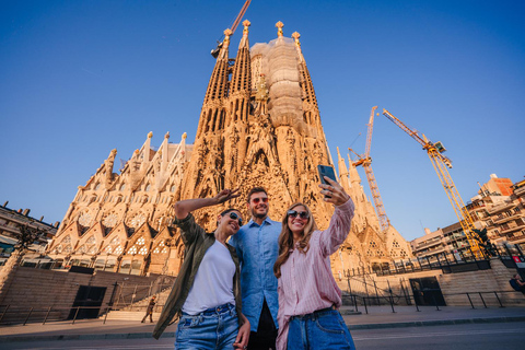 Sagrada Familia Guided Tour with Official Guide Regular Tour