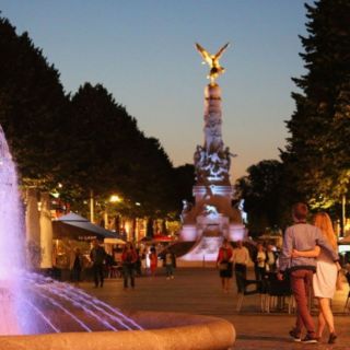 Reims: giro turistico serale di 1 ora e mezza in francese