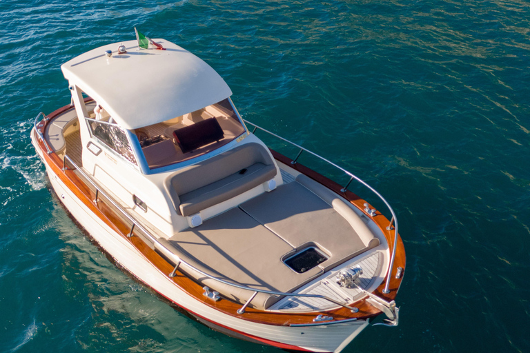 Tour privado en barco por la Costa Amalfitana 7,5Desde Positano: Excursión en barco por el Confort de Amalfi