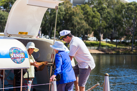 Adelaide: cruzeiro de chá no Rio Torrens Popeye DevonshireAdelaide: cruzeiro de chá no rio Torrens Devonshire